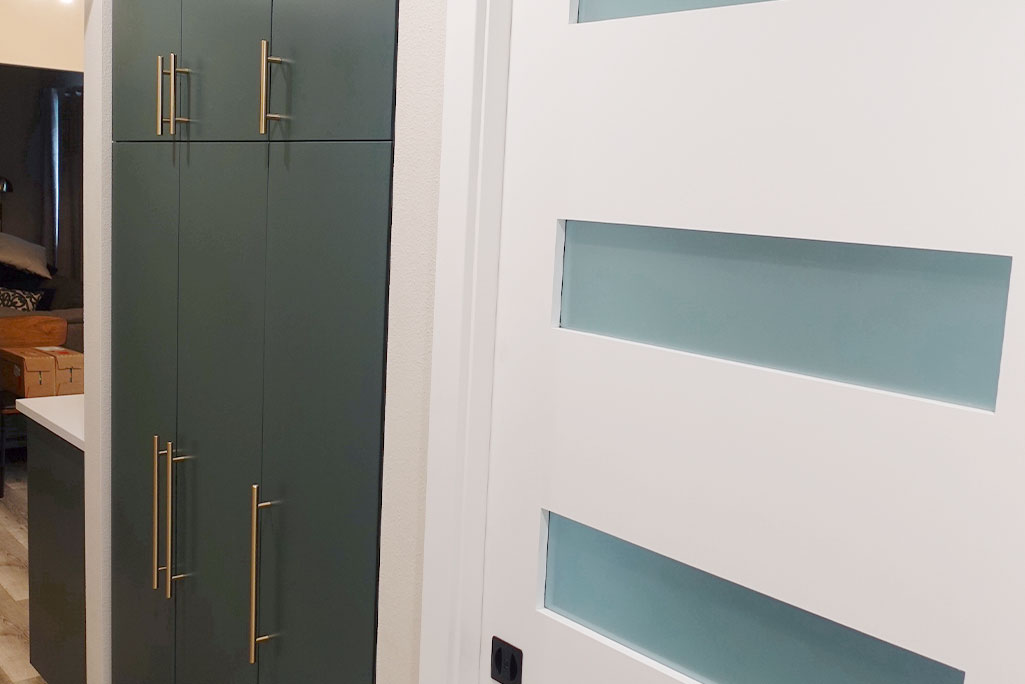 Tigard OR Kitchen Remodel with Modern Pocket Door Tigard OR Kitchen Remodel with Modern Pocket Door